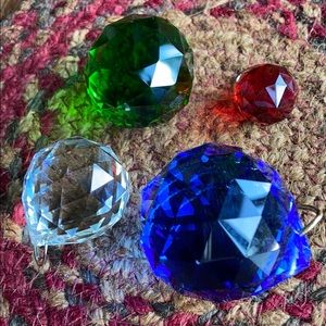 ROUND GLASS CRYSTALS/SET OF 4